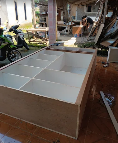 OMBE MEBEL MINIMALIS INTERIOR | SPESIALIS FURNITURE CUSTOM BERKUALITAS DI BAWEN SEMARANG